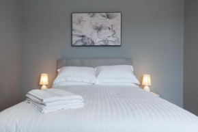 The Edinburgh City - Top Floor 2 Bedroom Apartment